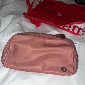 LULULEMON EVERYWHERE BELT BAG - BRIAR ROSE LIMITED COLOR